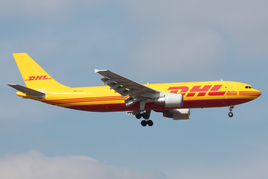 D-AEAH  Airbus A300B4-622R(F)  DHL.JPG