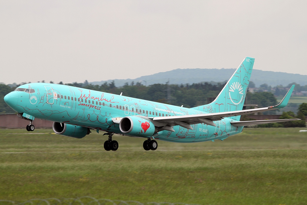 SunExpress Boeing 737-8HX TC-SUZ