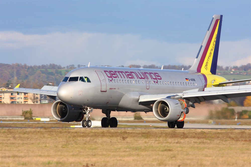 D-AKNK_STR_4U2795_091105.jpg