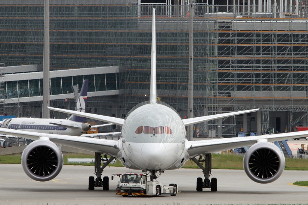 Qatar Airways Boeing 787-8DZ A7-BCC