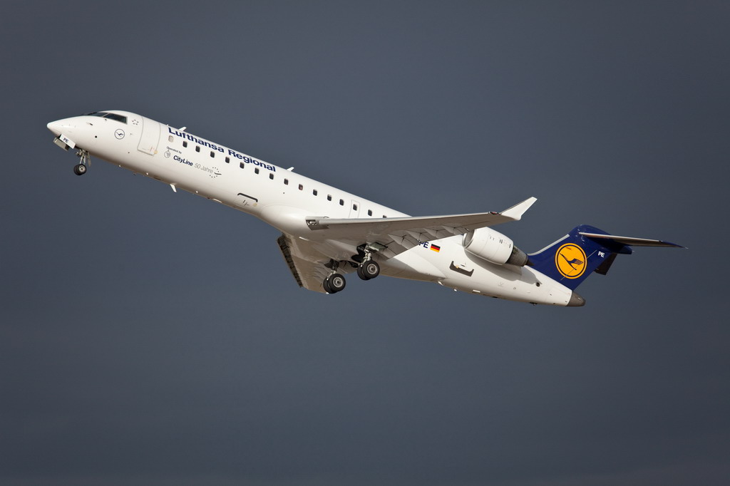 Canadair Jet 700 LH D-ACPE.jpg