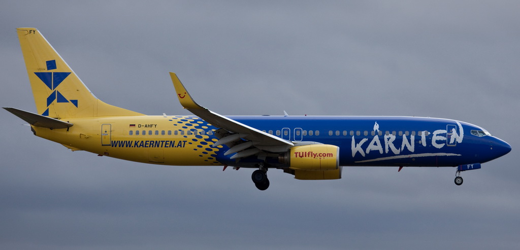 D-AHFY TUIfly B737-8K5.jpg