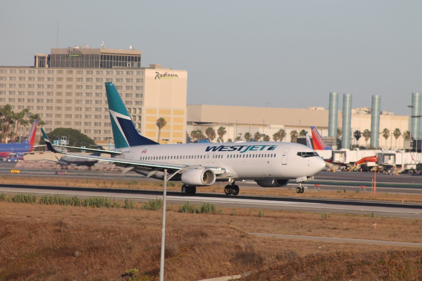 West Jet 737-700